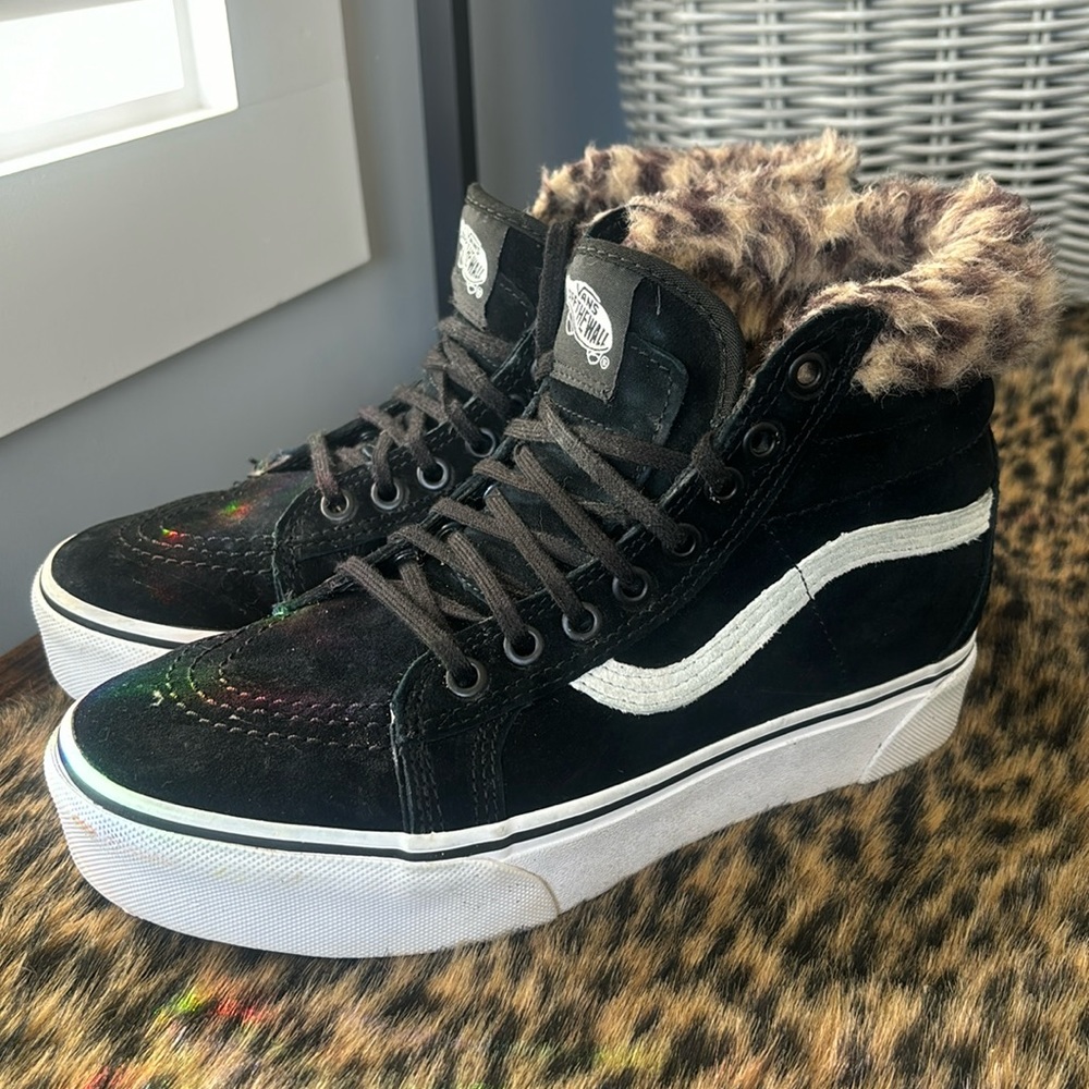 Vans. Mens 6/Womens 7.5. Black skate hi MTE. Leopard detail